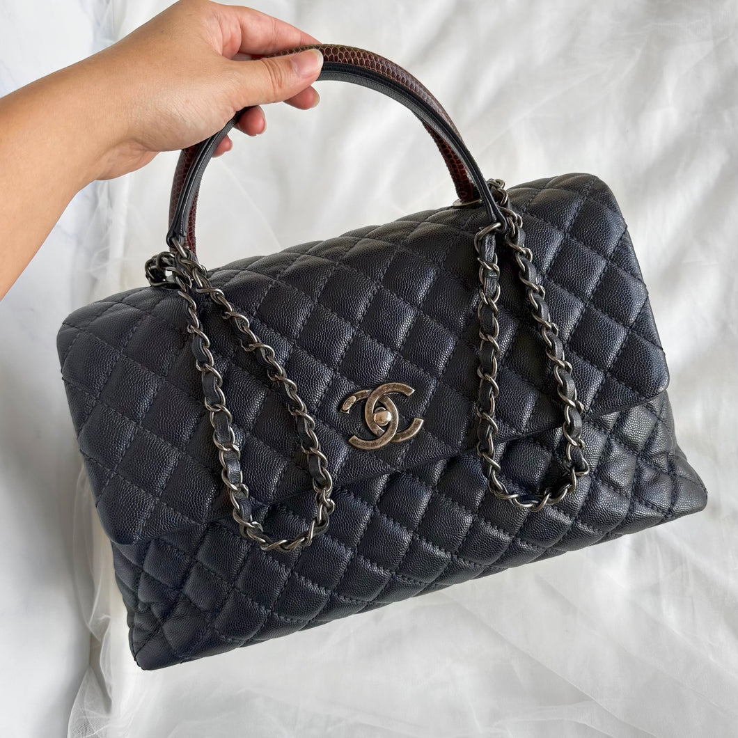 Coco handle large caviar in navy blue RHW