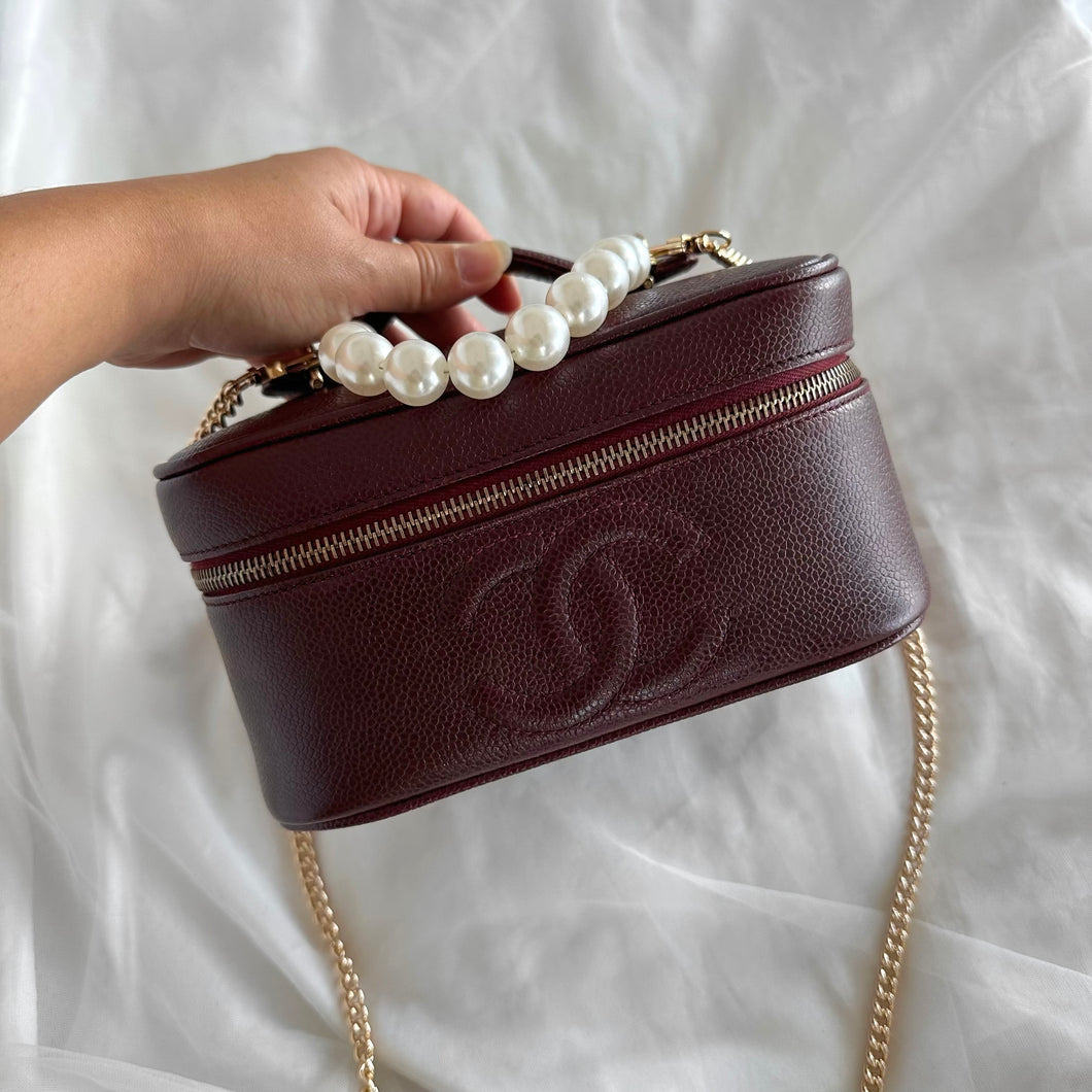 Vintage vanity small caviar in burgundy 24k GHW